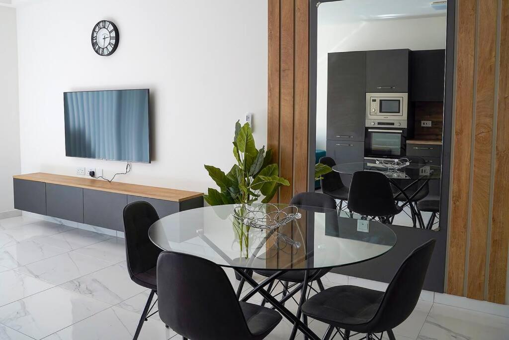Luxurious Apartment Next To The Sea Gzira Exterior photo